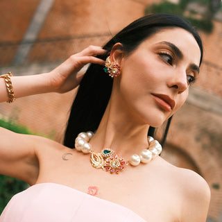 Big pearl statement necklace with floral detail - Anton Heunis